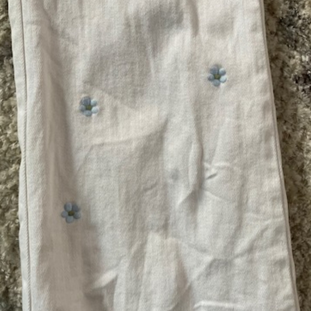 🤍 White Embroidered Two-Piece Set - Picture 4 of 6